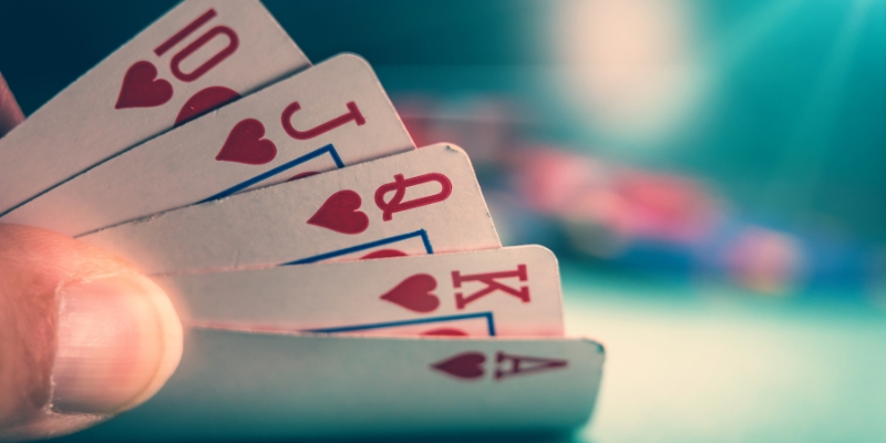 Lợi ích khi chơi game bài tại nền tảng Nổ Hũ